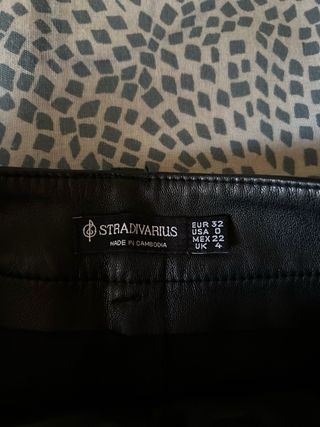 Pantalón de cuero negro mujer