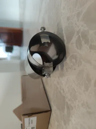 Cola de escape universal