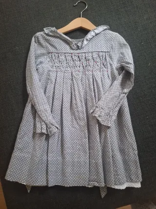 Vestido infantil con smock