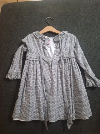 Vestido infantil con smock
