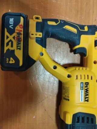 Taladro percutor y atornillador Dewalt