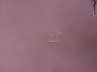 Cartera de documentos de piel camel.