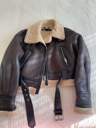 Cazadora Zara efecto piel con borrego