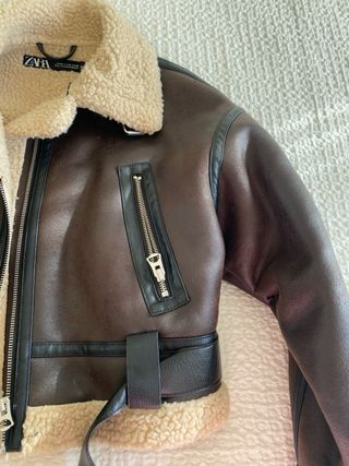 Cazadora Zara efecto piel con borrego