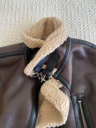 Cazadora Zara efecto piel con borrego