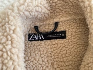 Cazadora Zara efecto piel con borrego