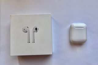 Airpods 2ª Gen. Apple Blancos