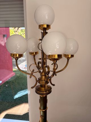 Lámpara de pie vintage dorada