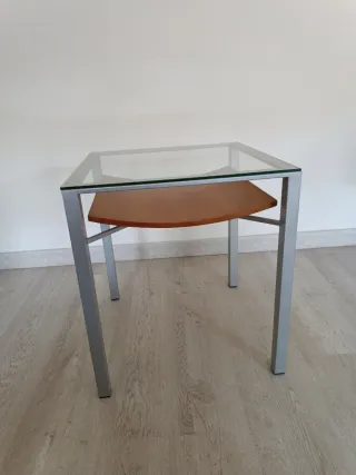 Mesita auxiliar cristal y metal