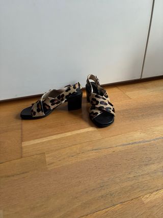 Sandalias de piel leopardo