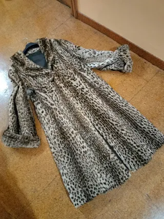 Abrigo estampado ocelote