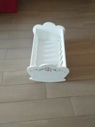 Cuna de juguete de madera
