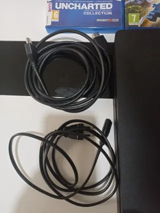 Consola PS4 Slim 500GB , mando y  3 Juegos
