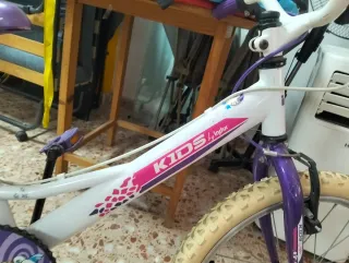 Bicicleta infantil Kids 16 morada y blanca