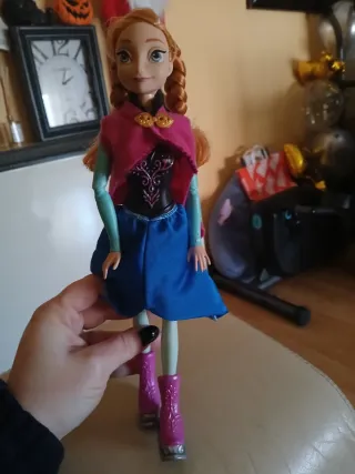 Muñeca Elsa Patinadora Frozen REGALO ANA SIN CAJA