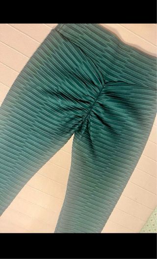 Leggings verde oscuro con detalles