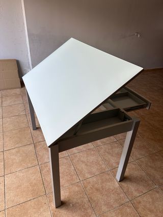 Tavolo da cucina in vetro e metallo