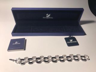 Conjunto Swarovski en Negro y Plateado