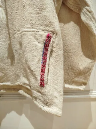 Casaca artesanal bordada