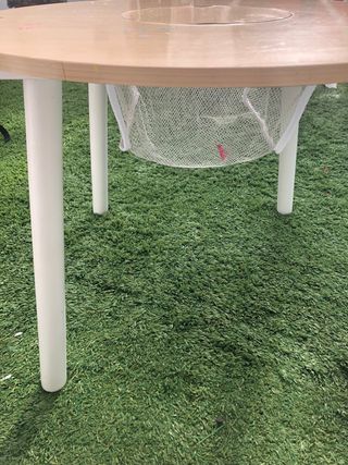 Mesa infantil redonda con 2 sillas