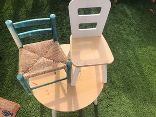 Mesa infantil redonda con 2 sillas