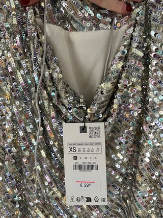 Vestido de lentejuelas de Zara