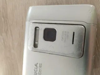 Nokia N8-00