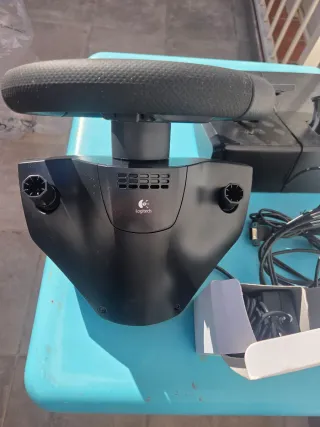 Volante y pedales gaming