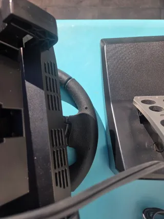 Volante y pedales gaming