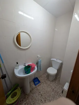 Local dividido en dos antiguamente vivienda.