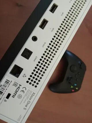 Xbox One S 500GB con juego FC 25 (digital) + Mando