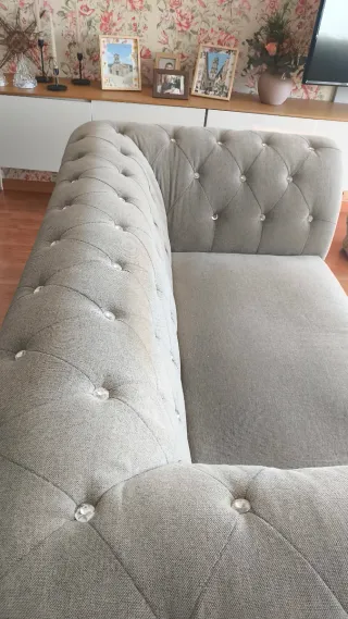 Sofá Chester Gris con Tachuelas