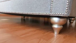 Sofá Chester Gris con Tachuelas