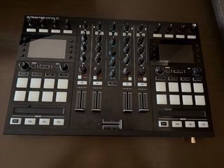 Controlador DJ Traktor Kontrol S5