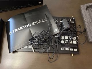 Controlador DJ Traktor Kontrol S5