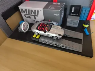 Mini GT 1:64 BMW Z8 Plata