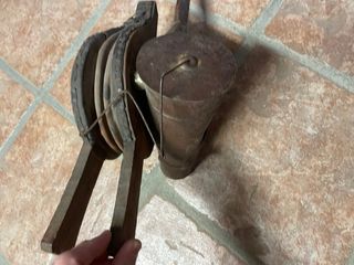 Soplador vintage de metal y madera