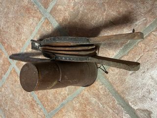 Soplador vintage de metal y madera