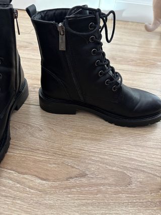 Botines negros media caña