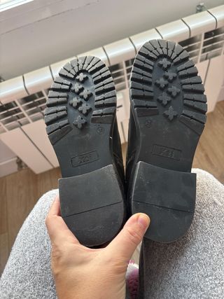 Botines negros media caña