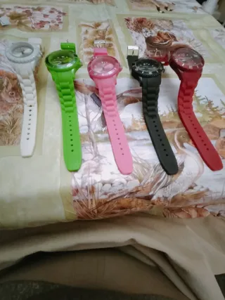 El precio de los relojes 3×5=15 euros