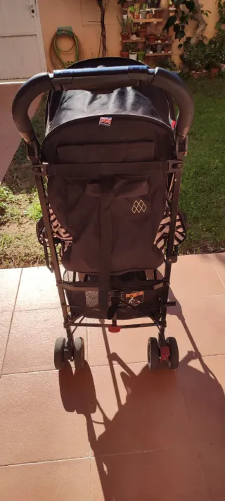 Silla de paseo Maclaren plegable.