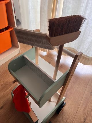 Carro de limpieza de madera para niños