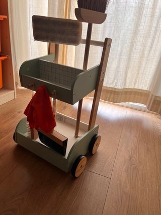 Carro de limpieza de madera para niños