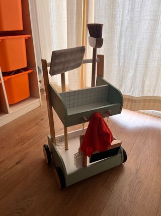 Carro de limpieza de madera para niños