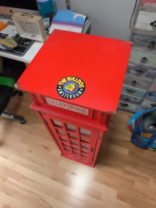 Estantería Cabina Telefónica Roja