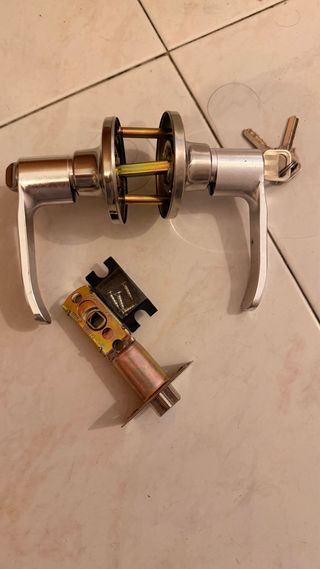 Cerraduras con seguro y llaves