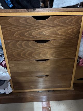 Armario de nogal hecho a mano