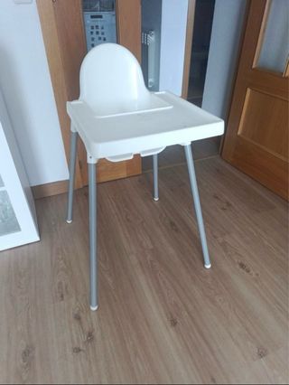 Trona de bebé blanca