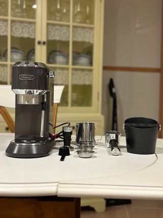 Cafetera Delonghi Dedica Arte Gris Metalizado